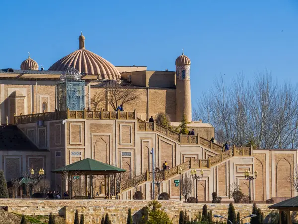 stock image View of the Hazrat Khizr Mosque (English translation: Holy prophet Khizr Mosque). In Samarkand, Uzbekistan