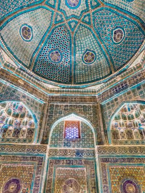 Shah-i-Zinda (Türkçe çevirisi: Yaşayan Kral) Camii 'nin iç görünümü. Semerkand, Özbekistan
