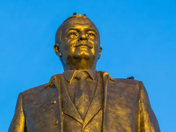 stock image Samarkand, Uzbekistan - January 21, 2024: View of Islom Karimov monument near Registan Square.