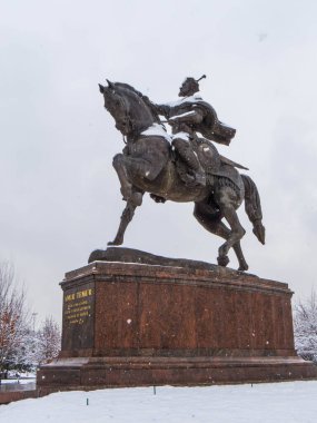 Özbekistan, Taşkent 'teki Amir Temur Anıtı