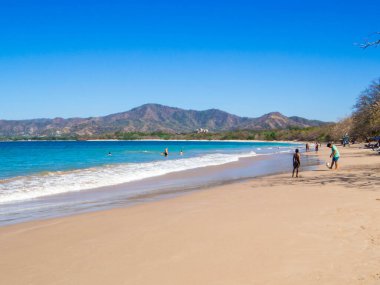 Tamarindo, Kosta Rika - 7 Şubat 2024: Playa Conchal 'daki İnsanlar.