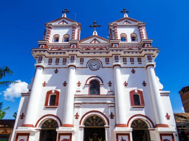 Guatape, Antioquia, Kolombiya 'daki Carmen Kilisesi Manzarası