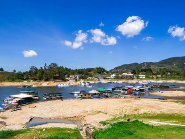 Medellin, Antioquia, Kolombiya yakınlarındaki Guatape Gölü manzarası