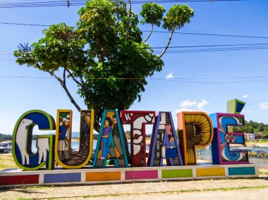 Medellin, Antioquia, Kolombiya yakınlarındaki Guatape Gölü manzarası