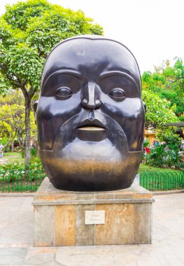 Medellin, Kolombiya 'daki Plaza Botero' da heykel