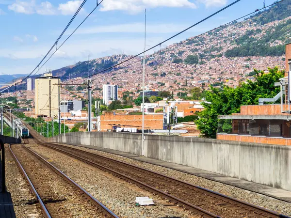 Medellin, Kolombiya 'daki Berrio metro istasyonunun manzarası