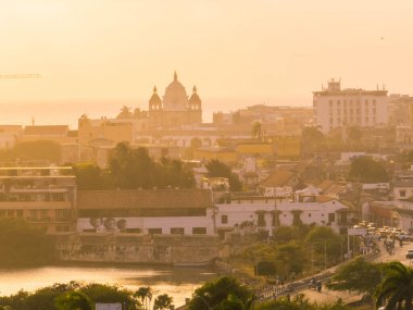 Gün batımında Santuario de San Pedro Claver manzarası. Kartagena, Kolombiya 'da