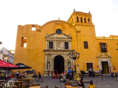 Cartagena, Kolombiya - 18 Şubat 2024: Santo Domingo Kilisesi manzarası.