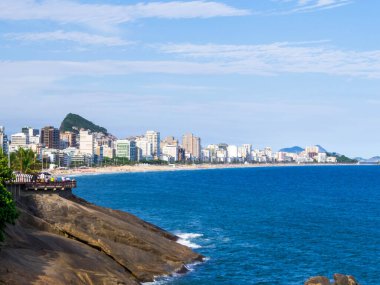 Ipanema Sahili manzaralı Mirante do Leblon manzarası. Rio de Janeiro, Brezilya 'da