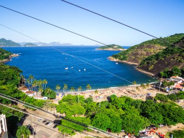 Praia Vermelha 'nın, Sugarloaf Dağı' nın Cable Car 'ında görüldüğü hava manzarası. Rio de Janeiro, Brezilya 'da