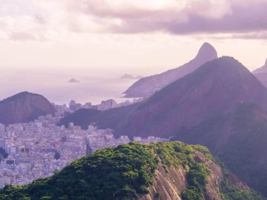 Sugarloaf Dağı 'nın tepesinden şehrin havadan görüntüsü. Rio de Janeiro, Brezilya 'da
