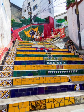Rio de Janeiro, Brezilya - 26 Şubat 2024: Ünlü Escadaria Selaron merdiveni manzarası.