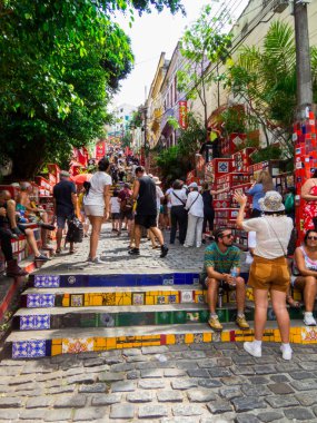 Rio de Janeiro, Brezilya - 26 Şubat 2024: Ünlü Escadaria Selaron merdiveni manzarası.