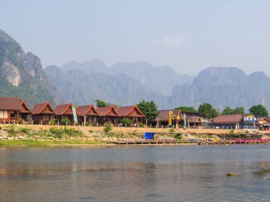 Laos 'taki Vang Vieng köyünün manzarası