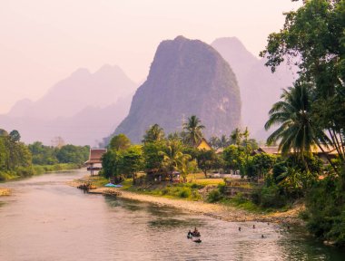 Pha Tang köyü, Vang Vieng, Laos