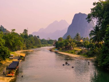 Pha Tang köyü, Vang Vieng, Laos