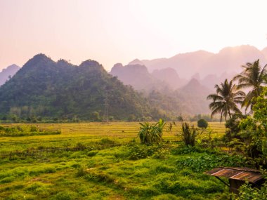 Pha Tang, Vang Vieng, Laos 'taki inanılmaz tropikal manzara
