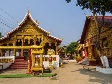 Luang Prabang yakınlarındaki Budist tapınağı, Laos