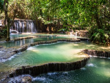 Luang Prabang yakınlarındaki Kuang Şelalesi manzarası, Laos