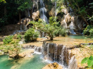 Luang Prabang yakınlarındaki Kuang Şelalesi manzarası, Laos