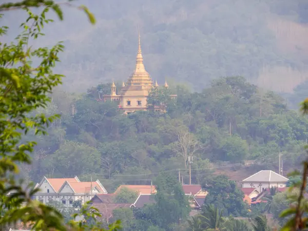 Luang Prabang 'daki Wat Pa Phon Phao manzarası, Laos