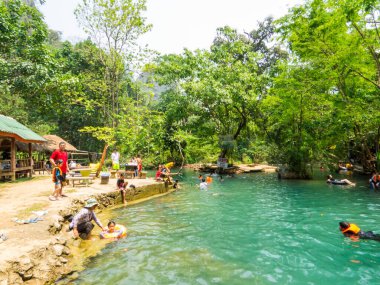 Vang Vieng, Laos - 18 Nisan 2024: Mavi Göl 1.