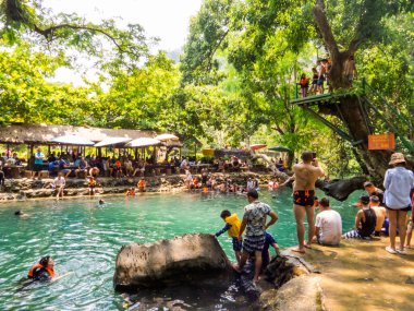 Vang Vieng, Laos - 18 Nisan 2024: Mavi Göl 1.