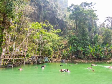 Vang Vieng, Laos - 18 Nisan 2024: Mavi Göl 3..
