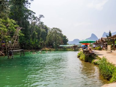 Vang Vieng, Laos - 18 Nisan 2024: Mavi Göl 3..