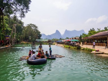 Vang Vieng, Laos - 18 Nisan 2024: Mavi Göl 3..