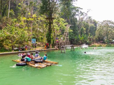 Vang Vieng, Laos - 18 Nisan 2024: Mavi Göl 3..