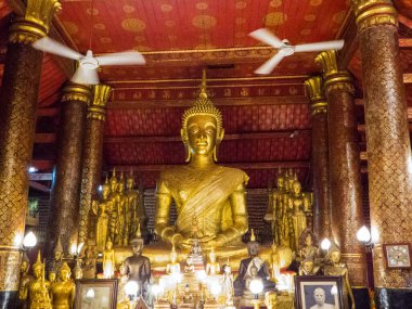 Luang Prabang, Laos - 19 Nisan 2024: Wat May Souvannapoumaram 'ın iç mekanı.