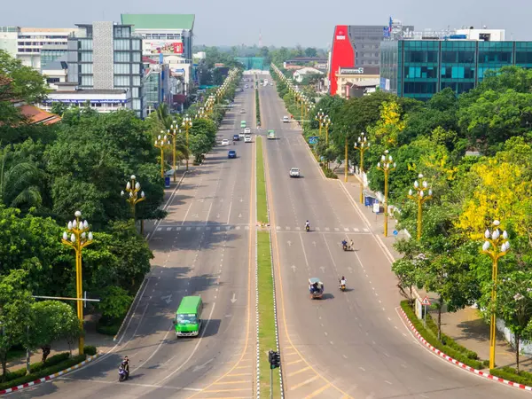 Vientiane, Laos - 16 Nisan 2024 Ave Lane Xang 'in hava manzarası.
