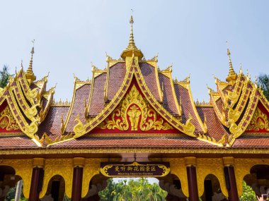 Jinghong, Xishuangbanna, Çin 'deki Manting İmparatorluk Bahçesinin girişinin görüntüsü.
