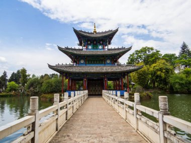 Lijiang, Yunnan, Çin 'deki Kara Ejder Havuzu