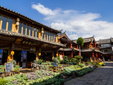 Lijiang, Çin - 25 Nisan 2024: Picturesque Caddesi.