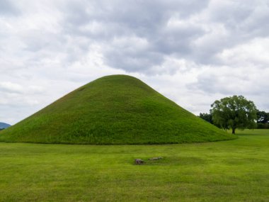 Daereungwon Mezar Kompleksi manzarası. Güney Kore, Gyeongju 'da.