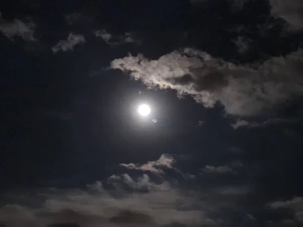 Beaux Nuages Sur Fond Sombre Ciel Lune Avec Rayon Soleil — Photo