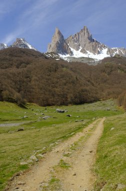 Lescun Sirki, Aspe Vadisi, Fransa Pireneleri 'nden Aiguilles ve Ansabere..