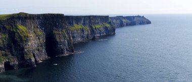 Moher Kayalıkları. Moher Kayalıkları İrlanda Cumhuriyeti 'nin Clare ilçesinde yer almaktadır..