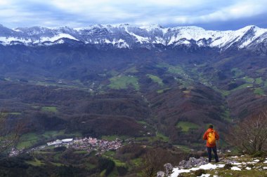 Aralar mountain range in Navarra. Hiker in the Araitz valley with Azkarate and Balerdi mountain, Navarra. clipart