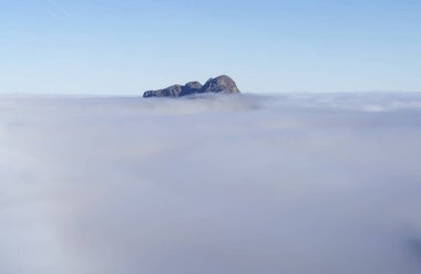 Aiako Harriak 'ta bulut denizi. Aiako Harriak Doğal Parkı, Euskadi 'de sis ve bulutlar