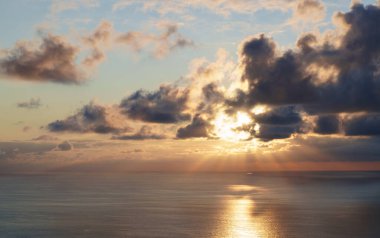 Cantabrian Denizi üzerinde gün batımı, Bask Ülkesi