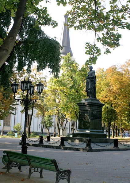 Şehrin heykeli Ukrayna 'nın Odesa kentinin en ünlü simgesidir.