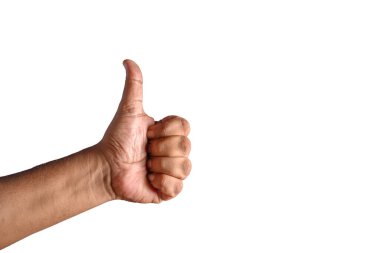 Pozitifliği ve onayı vurgulayan kendinden emin bir el hareketi. Beyaz bir arkaplan ile yakalanan bu resim başarı, anlaşma ve teşvikin altını çiziyor.