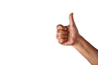 Pozitifliği ve onayı vurgulayan kendinden emin bir el hareketi. Beyaz bir arkaplan ile yakalanan bu resim başarı, anlaşma ve teşvikin altını çiziyor.