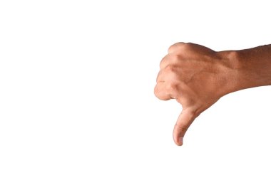 Onaylanmamış ya da anlaşmazlık göstergesi olarak baş parmağıyla yerleştirilmiş bir insan elinin yakın çekimi.