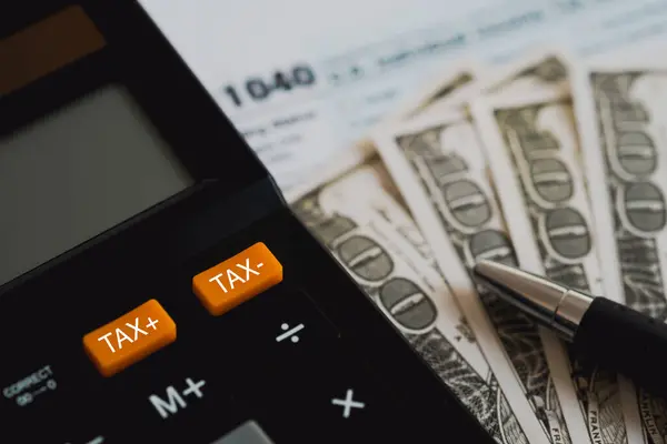 单词税 损益表 支付的税率 税务负担 商业和税务概念 — 图库照片