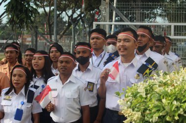 Atambua, Doğu Nusa Tenggara - 17 Ağustos 2022: Milliyetçilik ruhuna sahip bir grup insan