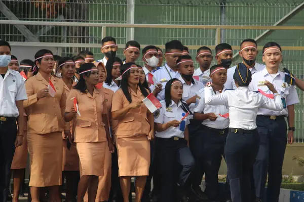 东努沙登加拉阿坦布阿 2022年8月17日 一群具有民族主义精神的歌唱者 — 图库照片